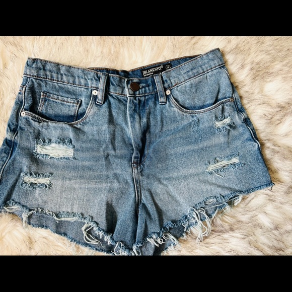 BlankNYC Vintage High Rise Light Wash Distressed Cut Off Denim Shorts - Picture 9 of 9